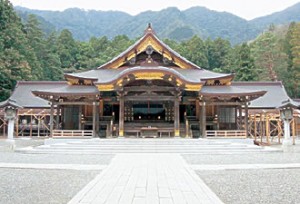 新潟県内最大級パワースポット 弥彦神社